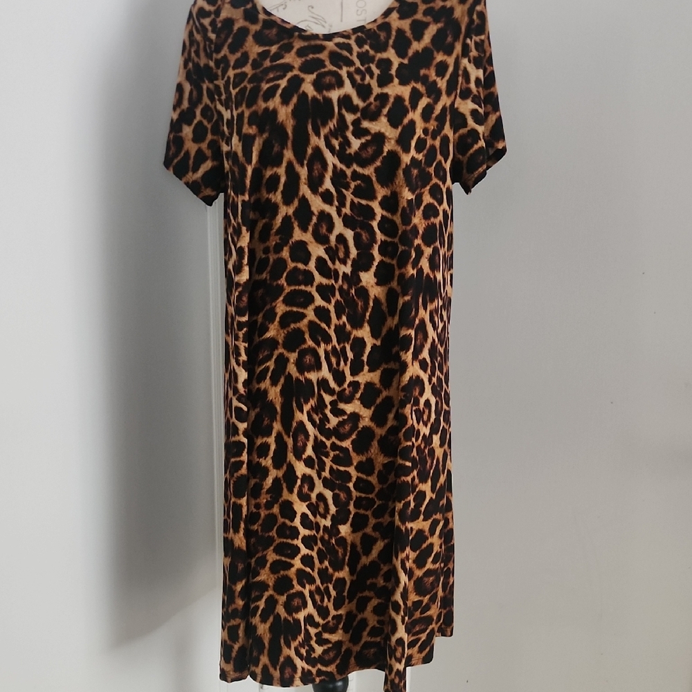 Chic Leopard Print Midi Dress